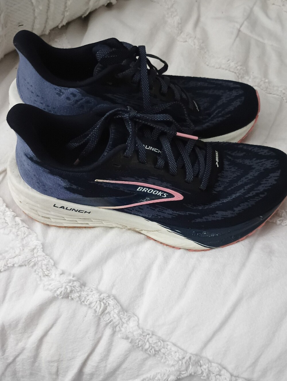 Brooks Women's Launch 11 Sneakers. Size 7.5